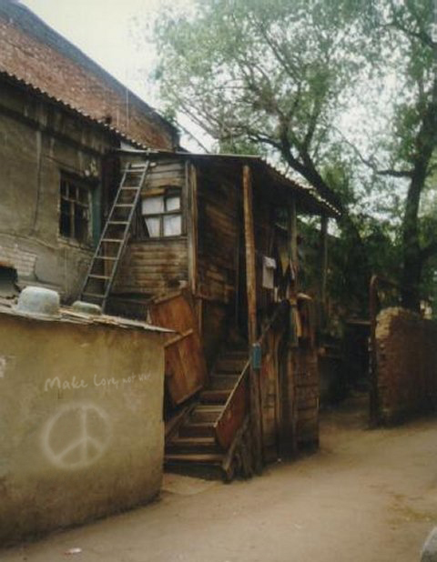 23 апреля 2002 - куплен домен hippy.ru. Восьмилетие вроде и не дата.